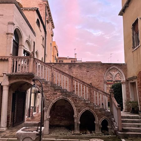 Aparthotel Palazzo Contarini Della Porta Di Ferro Venecia Exterior foto