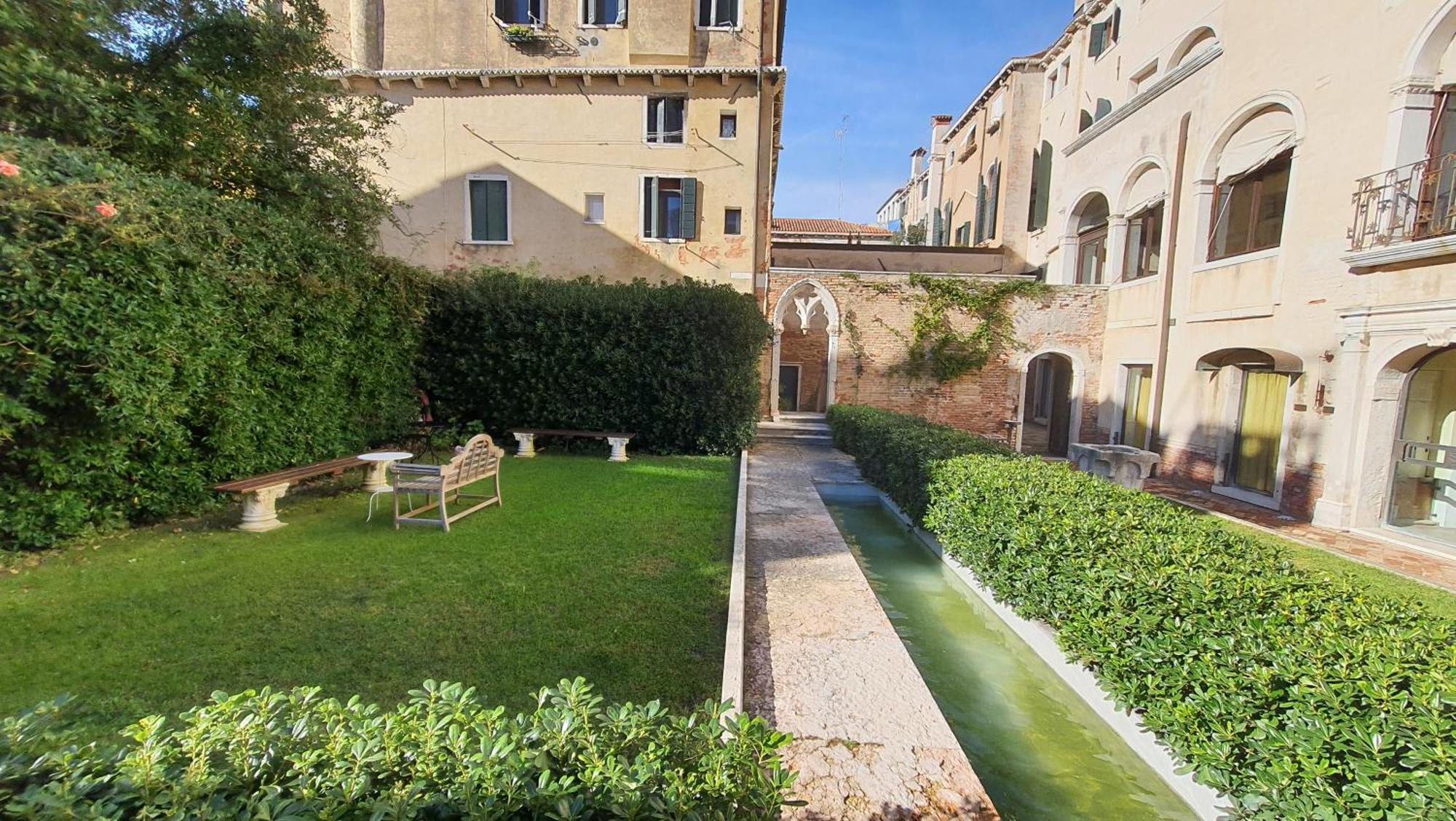 Aparthotel Palazzo Contarini Della Porta Di Ferro Venecia Exterior foto