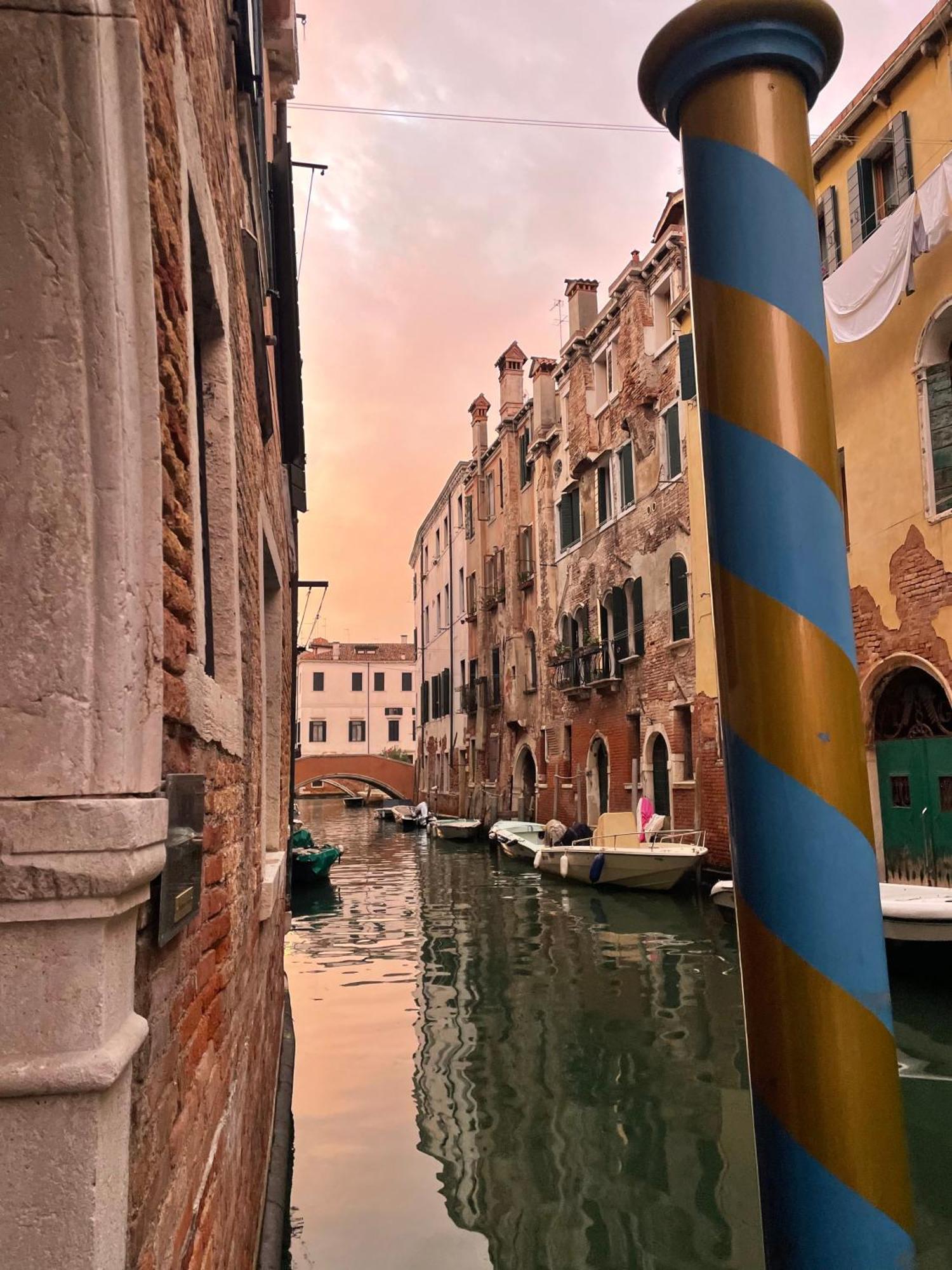 Aparthotel Palazzo Contarini Della Porta Di Ferro Venecia Exterior foto