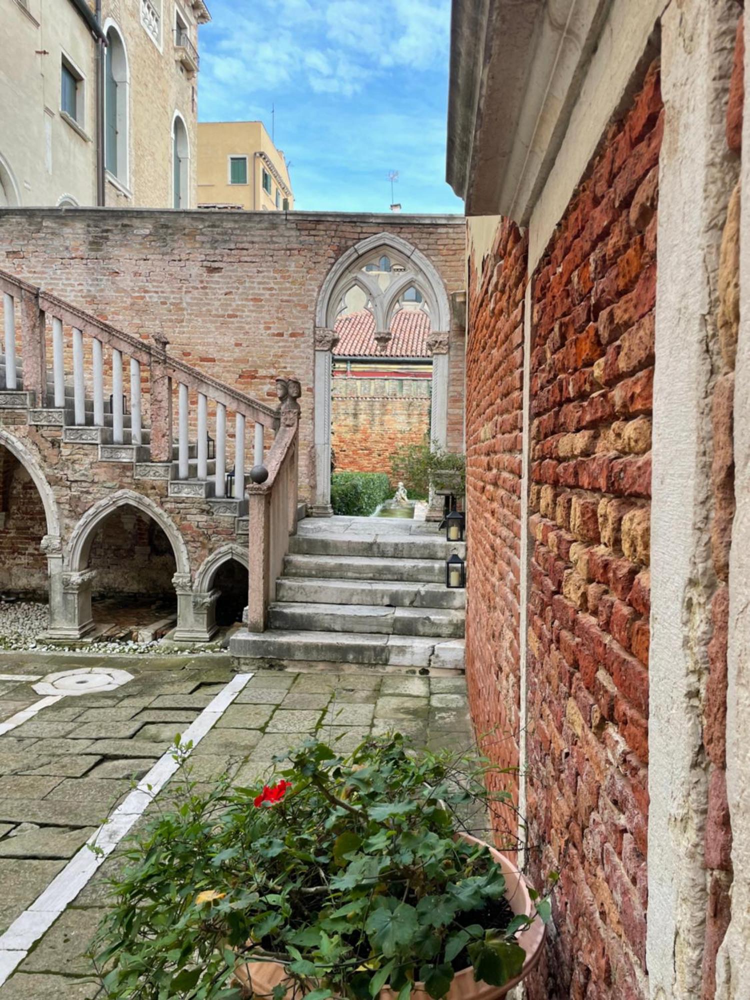 Aparthotel Palazzo Contarini Della Porta Di Ferro Venecia Exterior foto