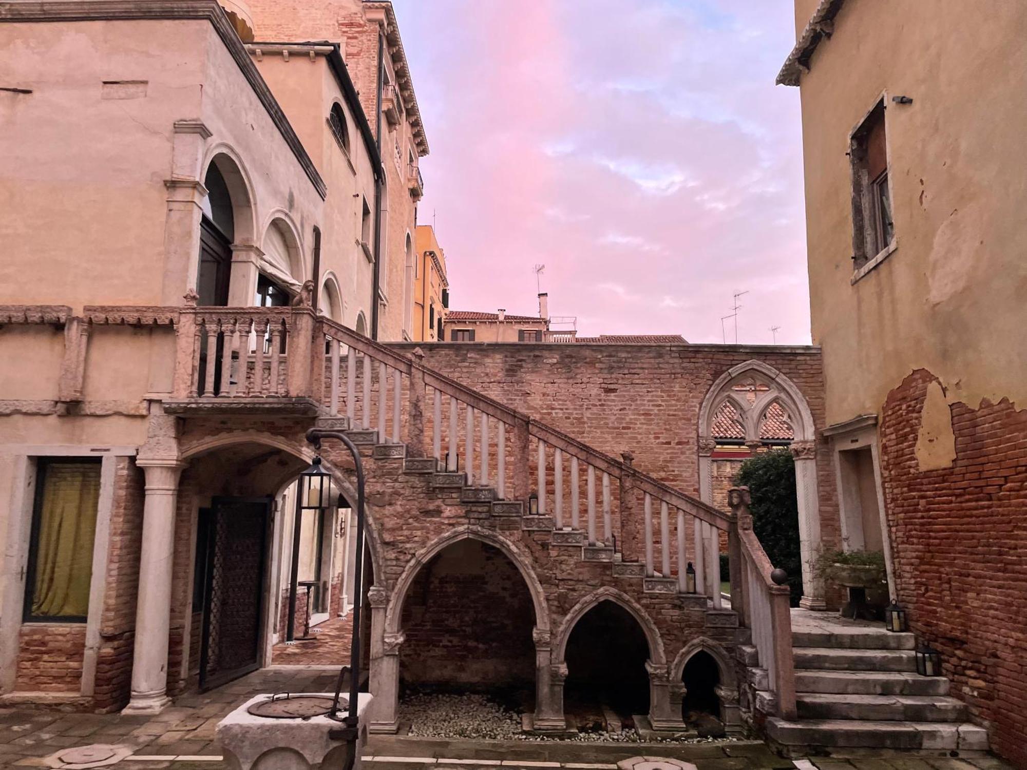 Aparthotel Palazzo Contarini Della Porta Di Ferro Venecia Exterior foto