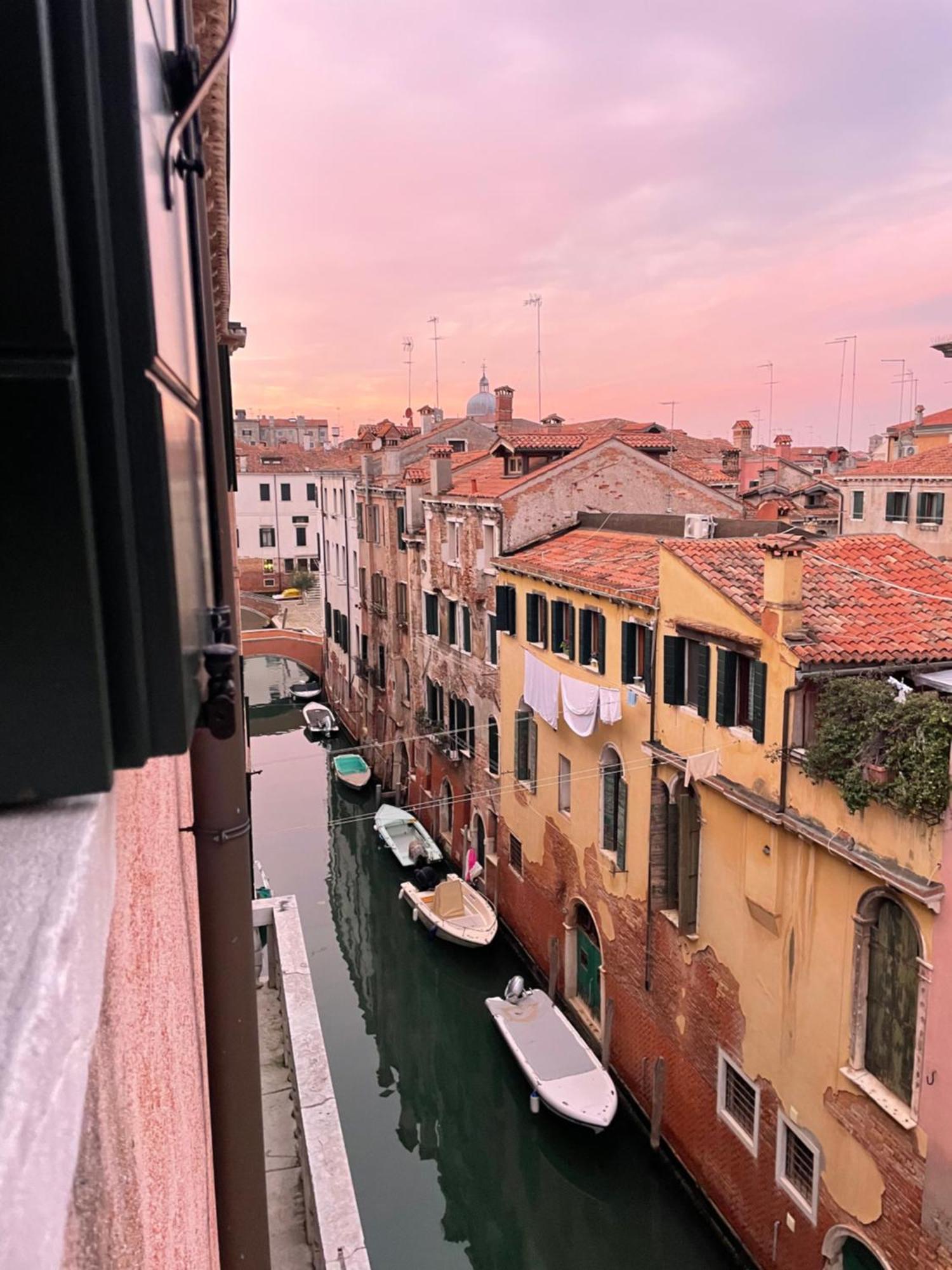Aparthotel Palazzo Contarini Della Porta Di Ferro Venecia Exterior foto
