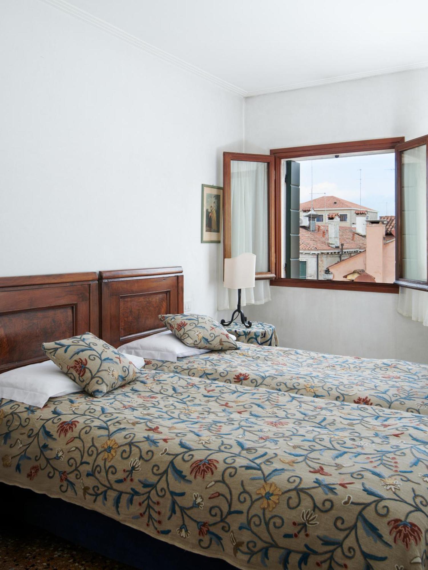 Aparthotel Palazzo Contarini Della Porta Di Ferro Venecia Exterior foto