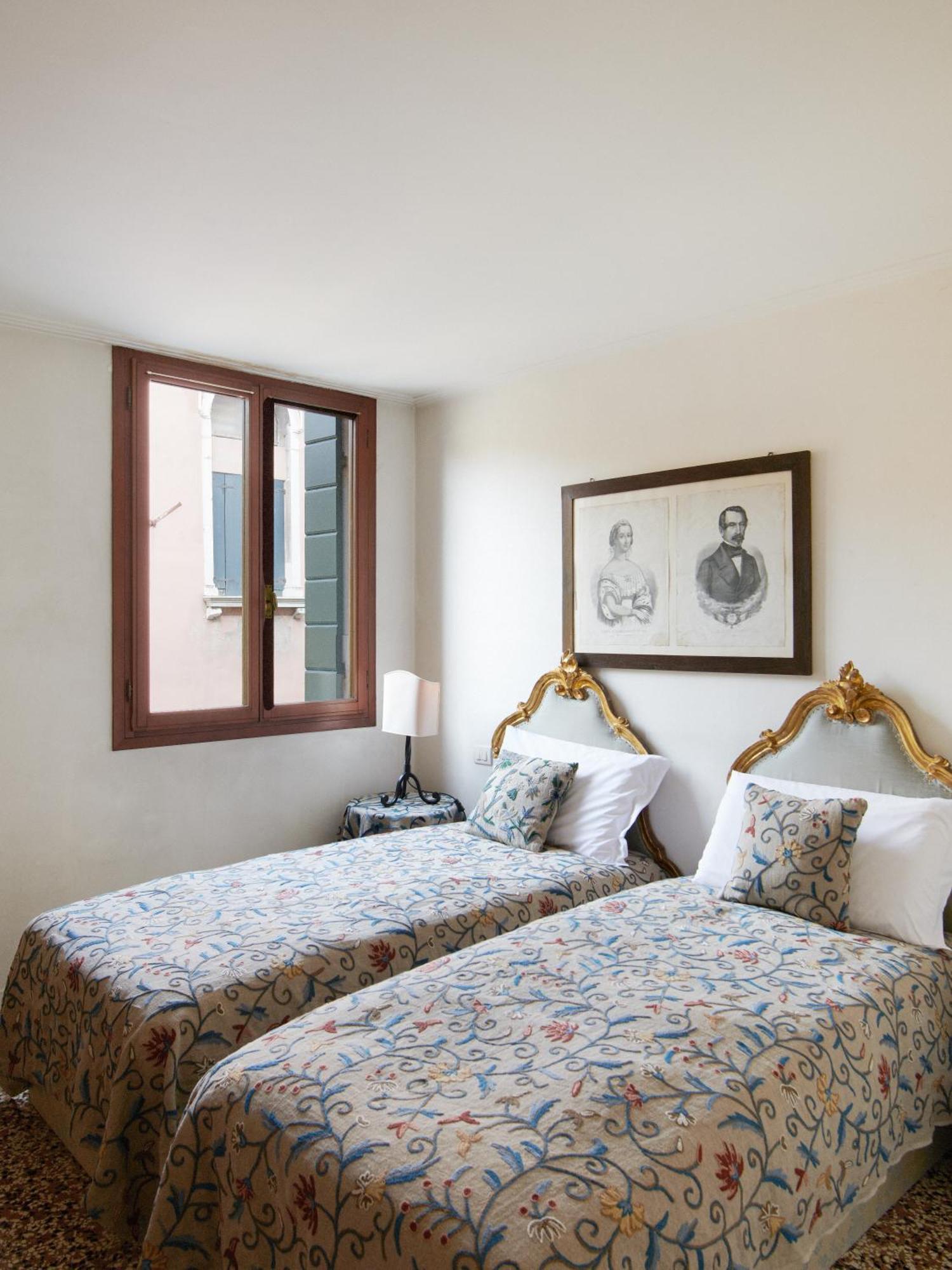 Aparthotel Palazzo Contarini Della Porta Di Ferro Venecia Exterior foto